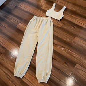 Alo yoga Accolade LIMESTONE Sweatpant XXS & Seamless Chosen Bra size SM $180